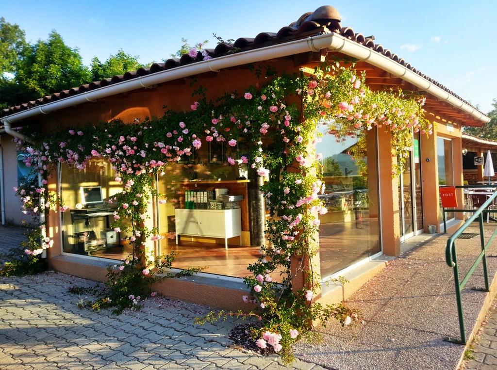 Camping Le Couriou Recoubeau-Jansac Экстерьер фото