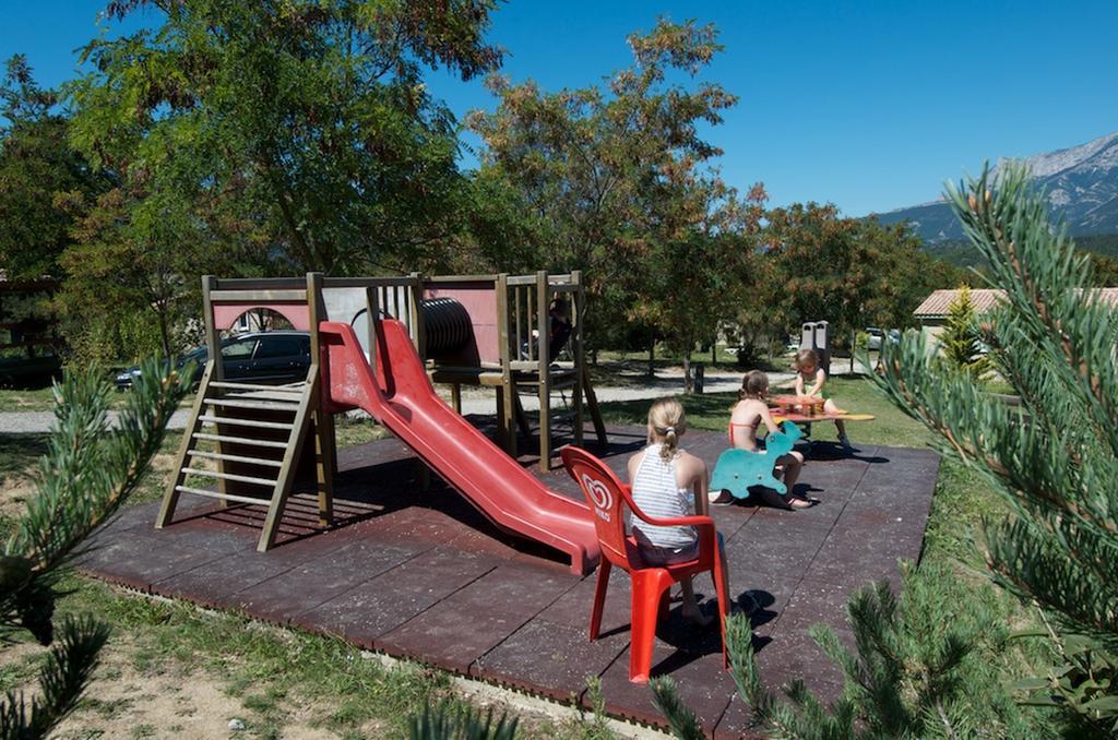 Camping Le Couriou Recoubeau-Jansac Экстерьер фото