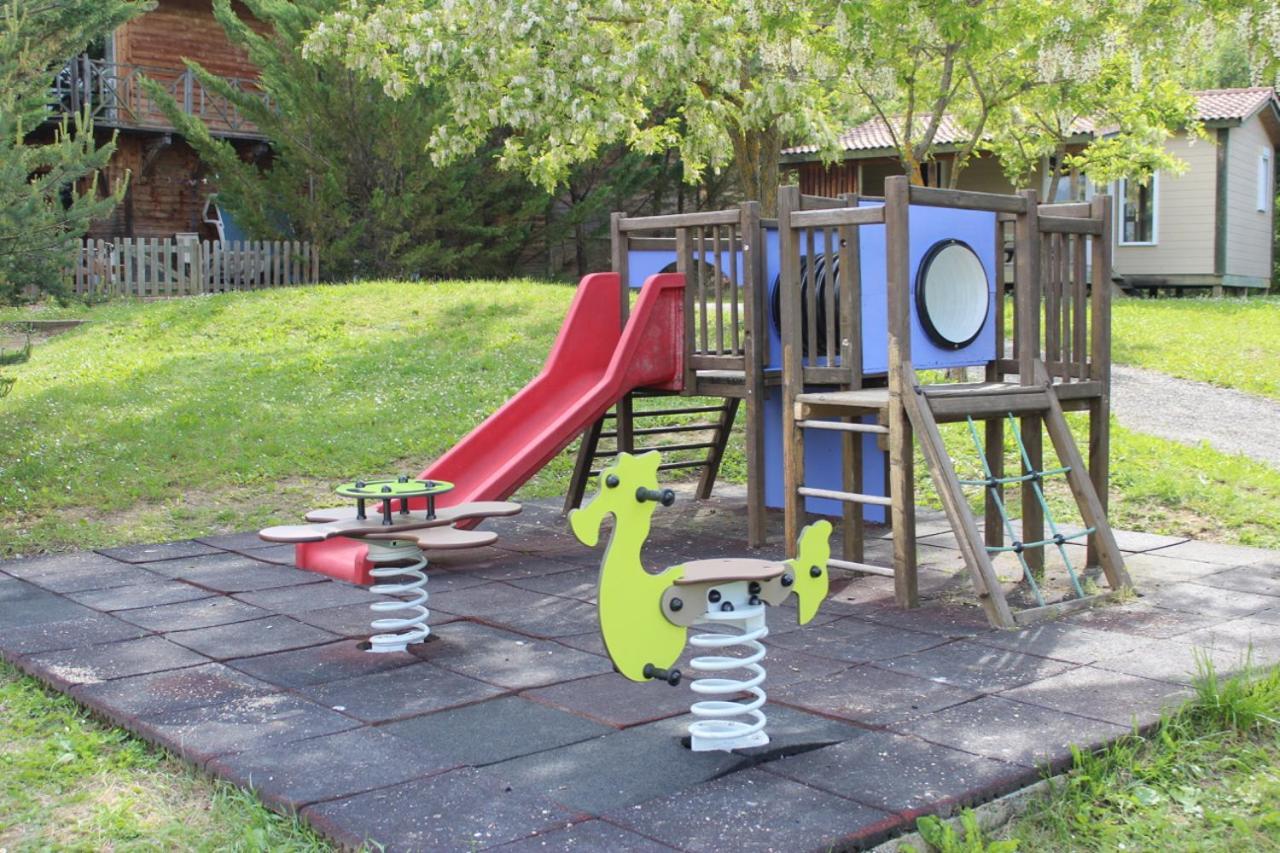 Camping Le Couriou Recoubeau-Jansac Экстерьер фото